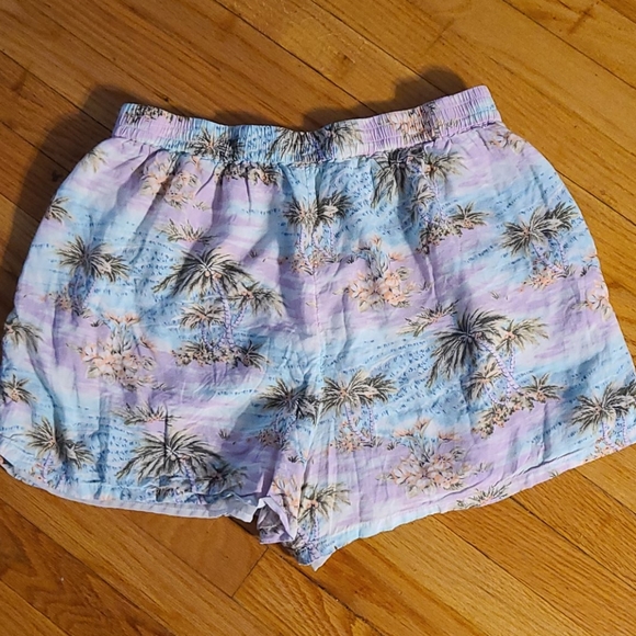 American Eagle Outfitters Pants - American Eagle flowy shorts